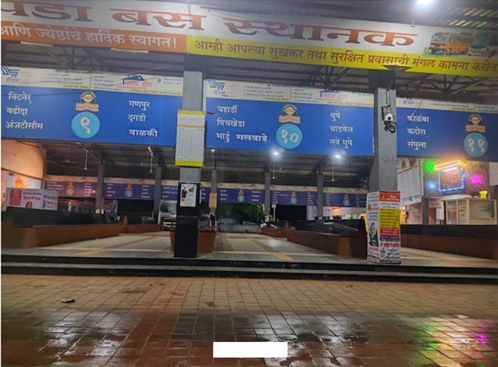 chopda bus stand platform area
